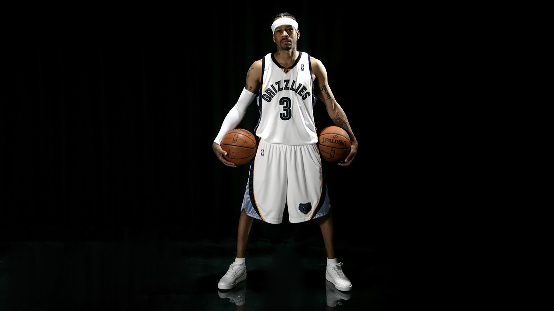 76人中锋在对抗训练中完成强硬封盖引爆全场,76人三大中锋